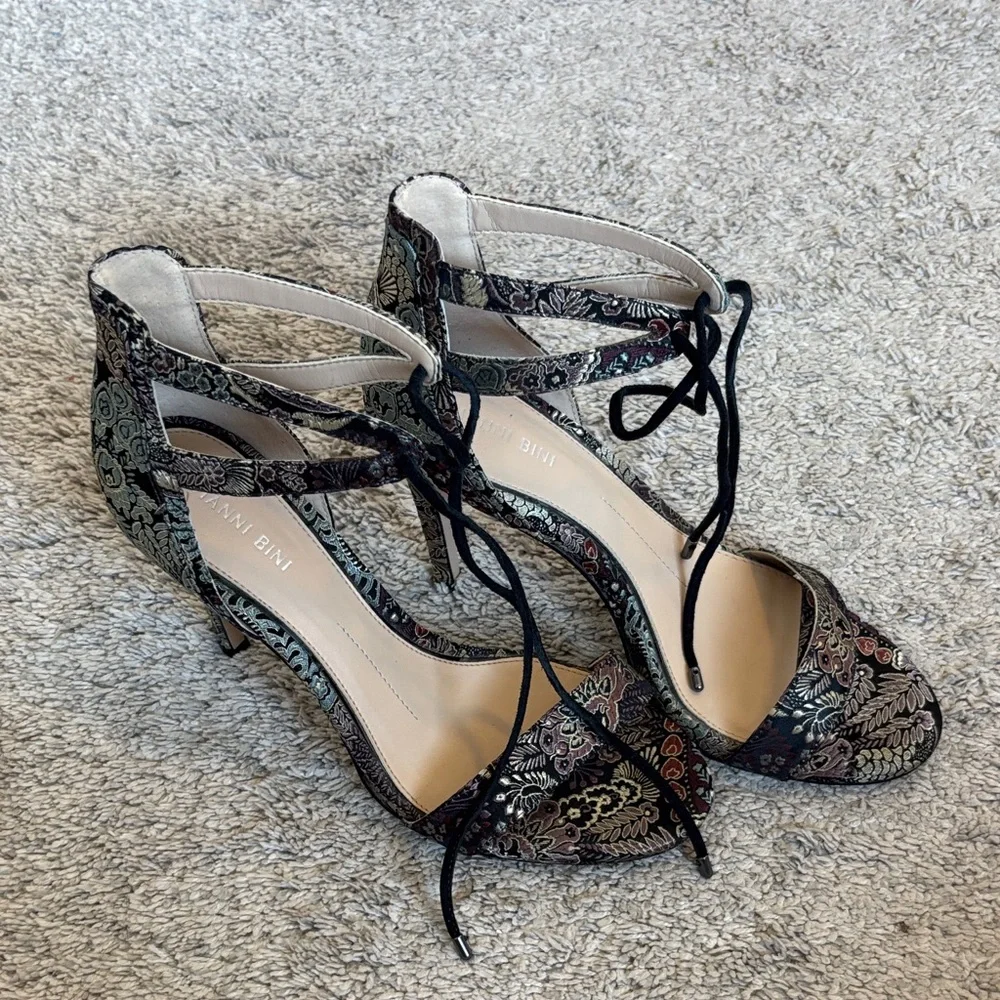 Gianni Bini High Heels - Picture 1 of 2